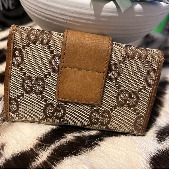 Authentic Gucci Key Holder - Picture 5 of 14